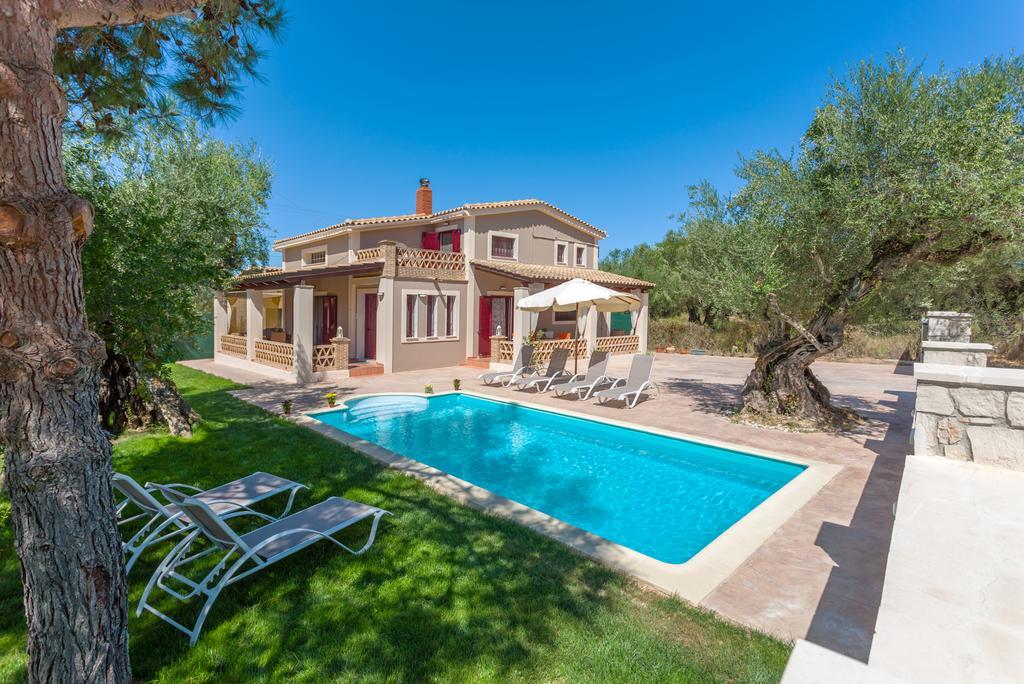 Evalexia Villa - Luxury Villa With Private Pool Near Laganas Perfect For Groups By Villa Mana Gers Kalamákion Eksteriør bilde
