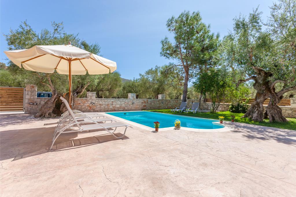 Evalexia Villa - Luxury Villa With Private Pool Near Laganas Perfect For Groups By Villa Mana Gers Kalamákion Eksteriør bilde