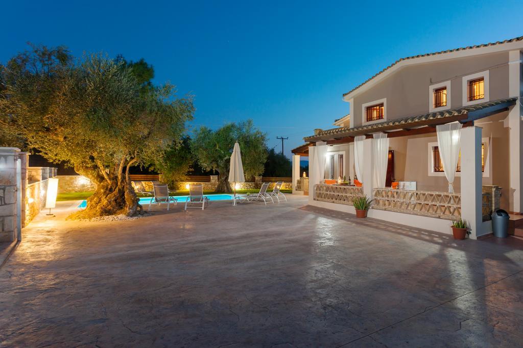 Evalexia Villa - Luxury Villa With Private Pool Near Laganas Perfect For Groups By Villa Mana Gers Kalamákion Eksteriør bilde